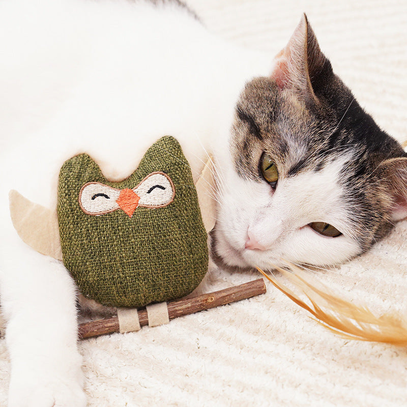 Silvervine Chew Stick with Feather Cartoon Cat Toy - Usage Scenario - FurryCircle   